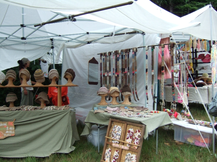 帽子等を販売。 