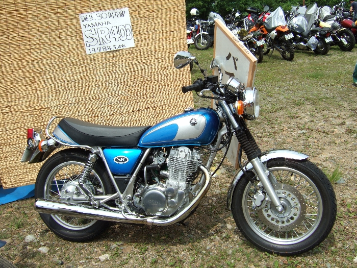 登場して30年だというヤマハのSR400。