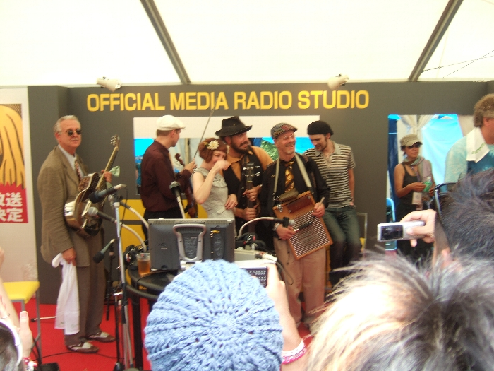 ジャネット・クラインが出演。 