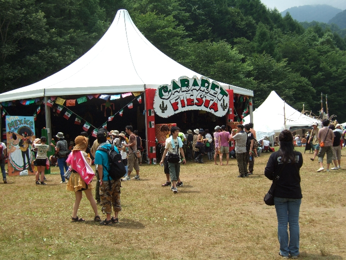 2008年から登場したキャバレーフィエスタの、メーンのテント。 