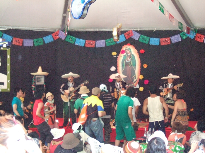 マリアッチかテックス・メックスのバンド。 