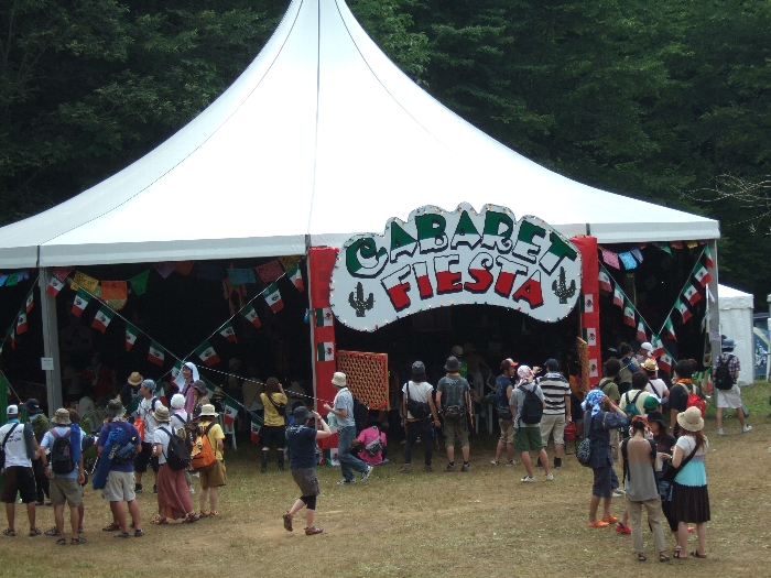 キャバレーフィエスタのメーンテント。 