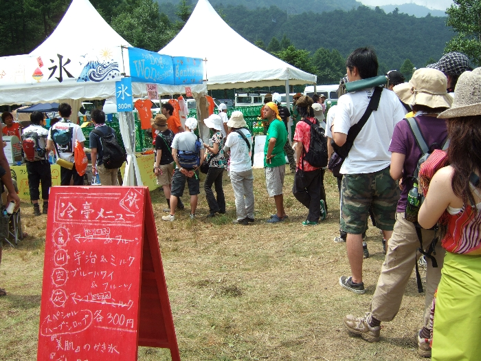 かき氷の行列。