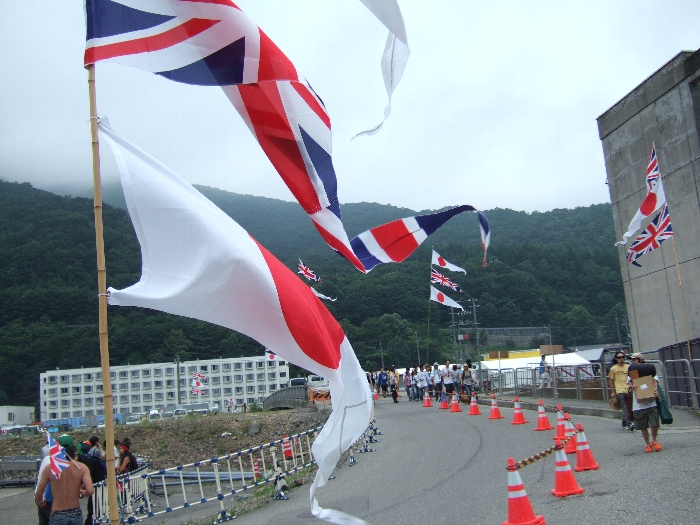 2008年はイギリスを重視した年だったので、幟も日本とイギリスが多い。 