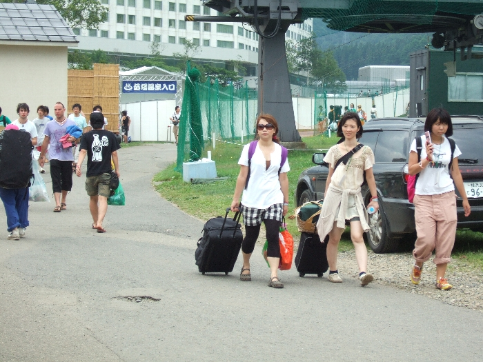 プリンスホテル方面から来る人。