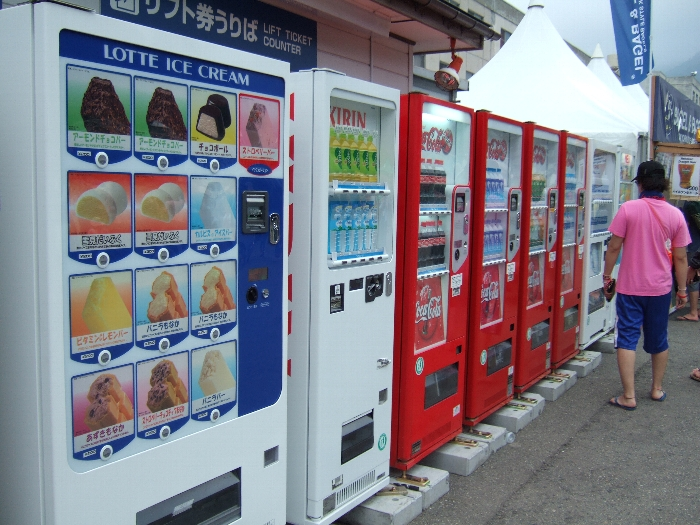 自動販売機ですが観光地価格なので高い。 