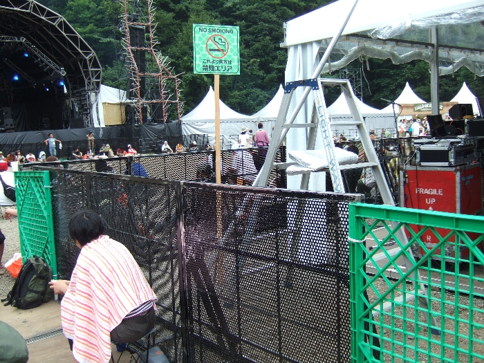 ほとんど守られない禁煙エリア。 