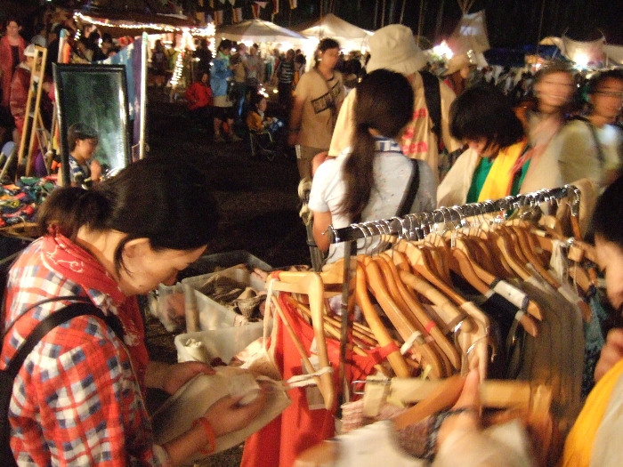 よく賑わっています。 