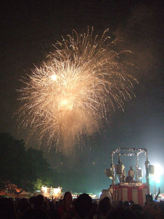 花火その5。ハート型の花火もあります。 