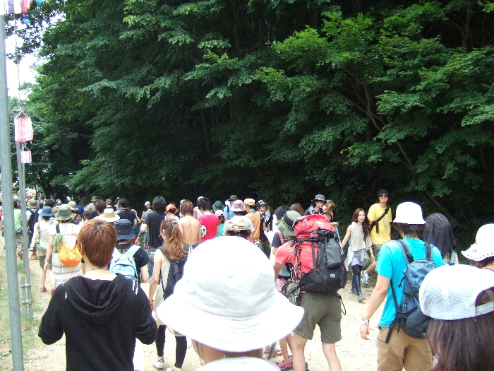 昼間はだいたいこのくらいの交通量があります。 