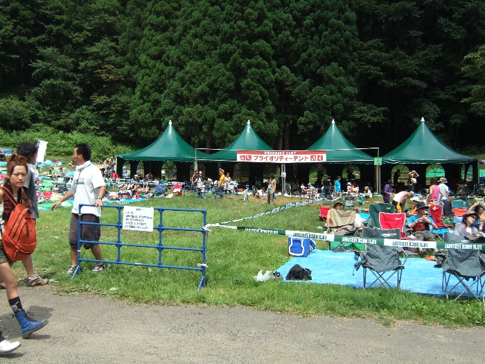 名称がとても不親切な優先テント。 