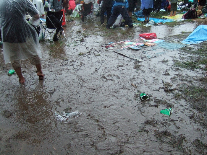 流れる泥水。その2。 