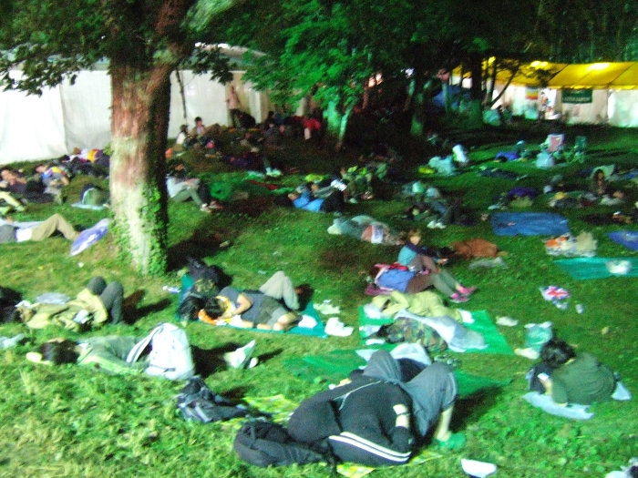 一日だけならここで寝ることも不可能ではありませんが、3日は厳しいでしょう。 