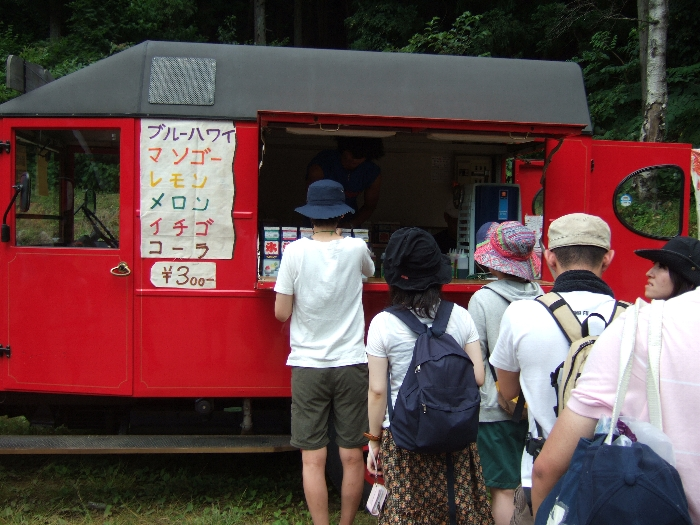 かき氷屋。コーラはほかではなかなか見つかりません。 