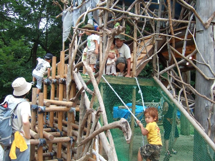 すべり台はなかったように思います。 