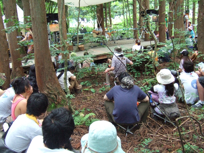 ボードウォークの途中にあるステージ、木道亭。毎年同じことを書いているような気がします。 