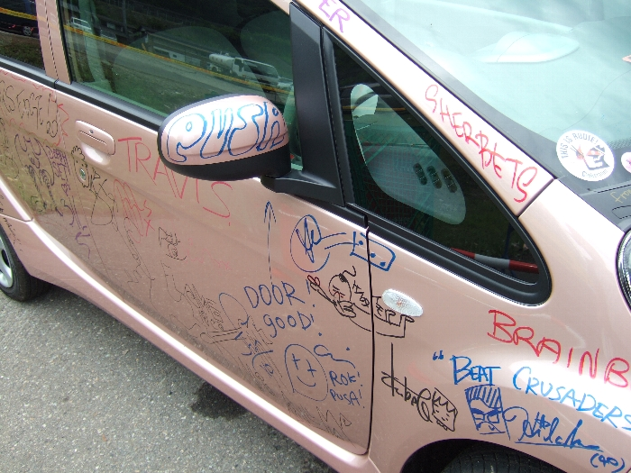 ビート・クルセイダーズ、トラヴィス等のサイン。 