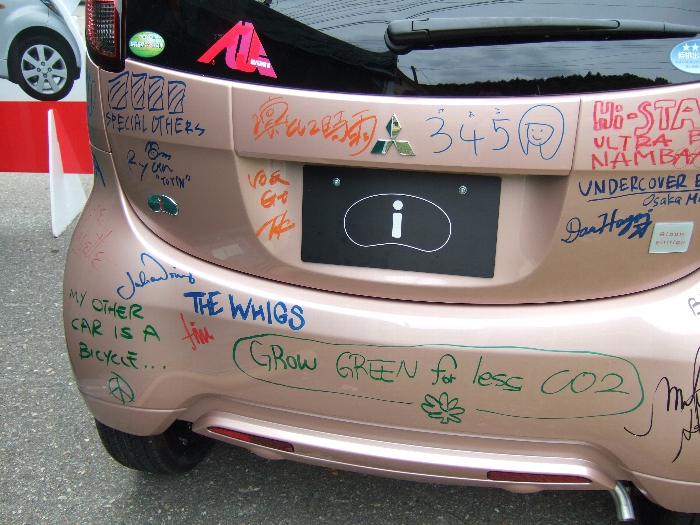 スペシャル・アザーズ、凛として時雨等のサイン。 