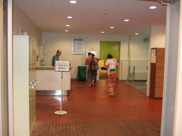 簡易施設ではなくスキー場の恒久施設と思われます。 