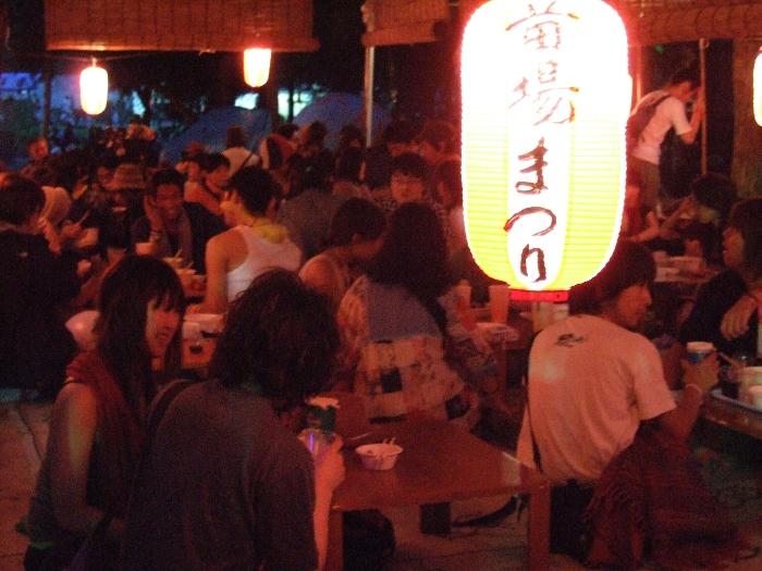 夜の苗場食堂。ステージがないとき。 