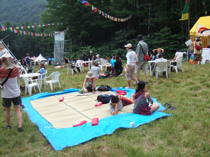 寝転がれるシート。 