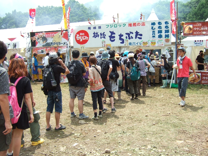 金六イレブン。もち豚が有名。