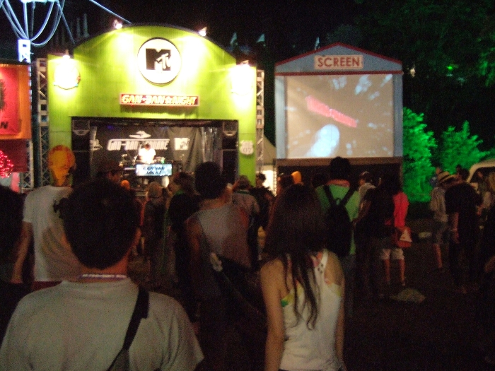 夜、踊りに来た人たち。 