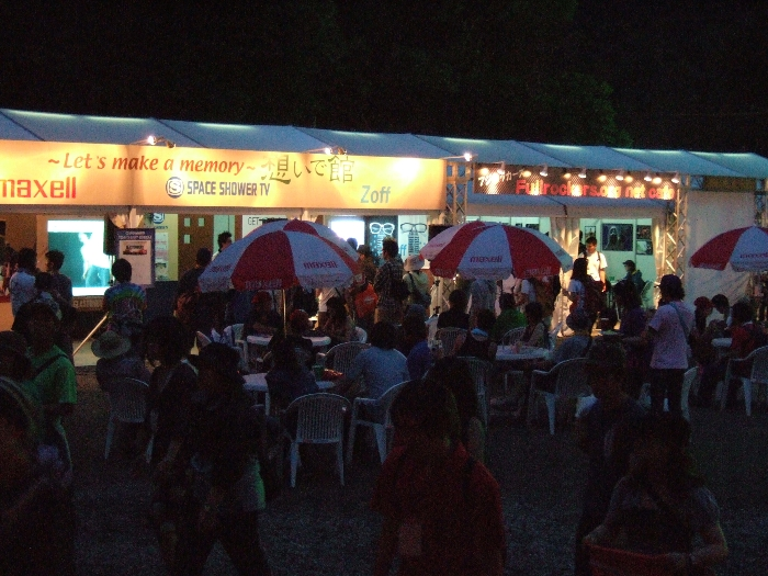 インフォメーション前のパラソル。 