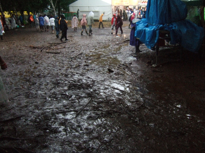 苗場食堂裏、ワールドレストラン前。 