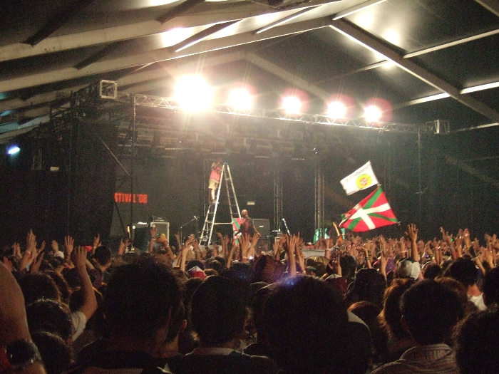 午後8時前、ライブが始まる直前です。 