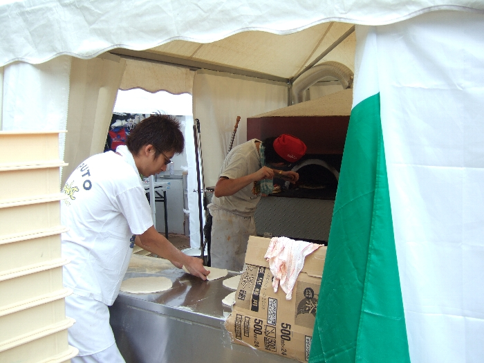 持ち込んだ窯で焼きます。 