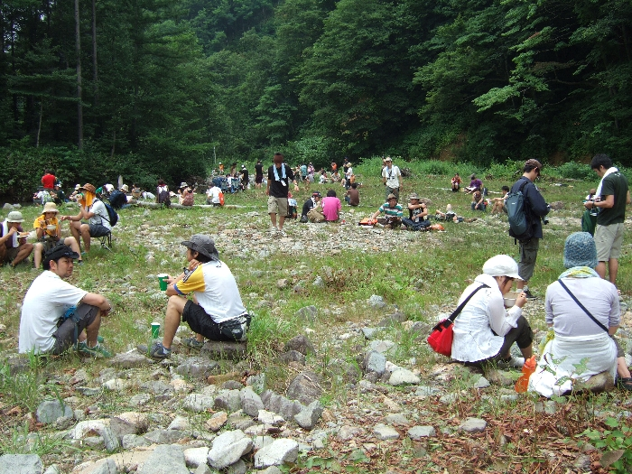 何もない河川敷。 