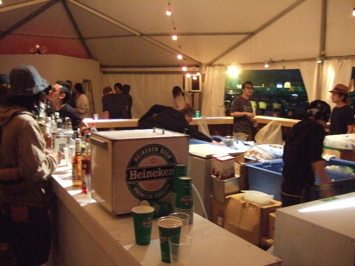 立ち飲みのバーです。 