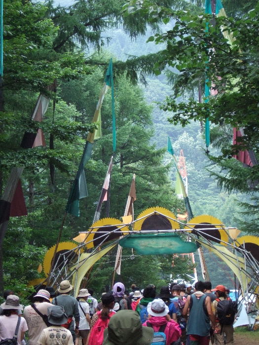 以前はこの辺にもミラーボールがありました。 