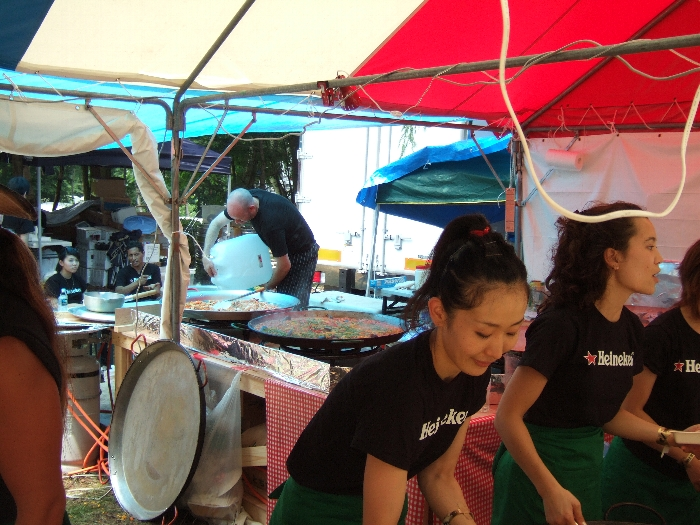 同じ皿が奥に3枚もあります。 