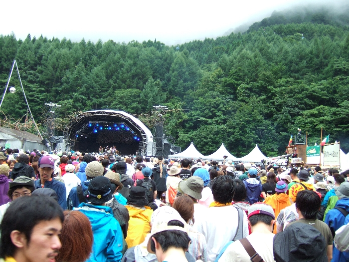 2009年は後方からの写真しかありません。例年と同じ作りです。