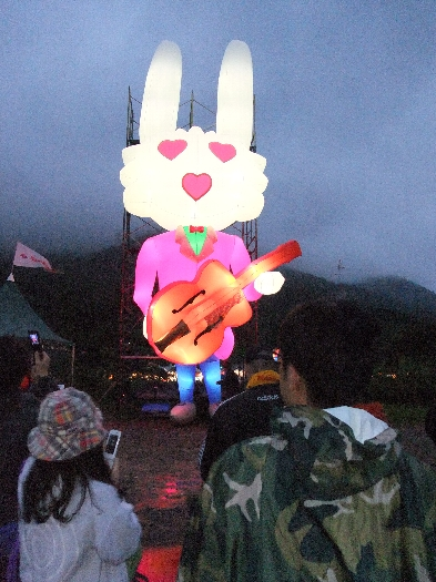 夜は点灯する忌野清志郎。