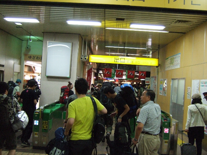 越後湯沢駅改札口。