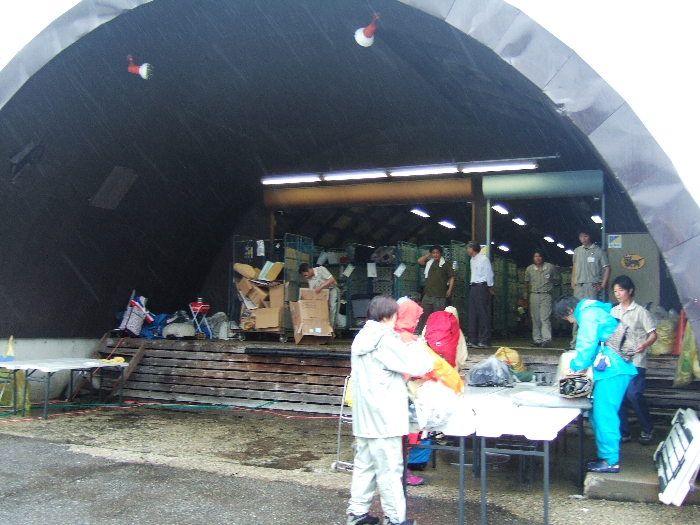 ヤマト運輸の社員がいます。2009年からヤマト運輸に一本化したようです。