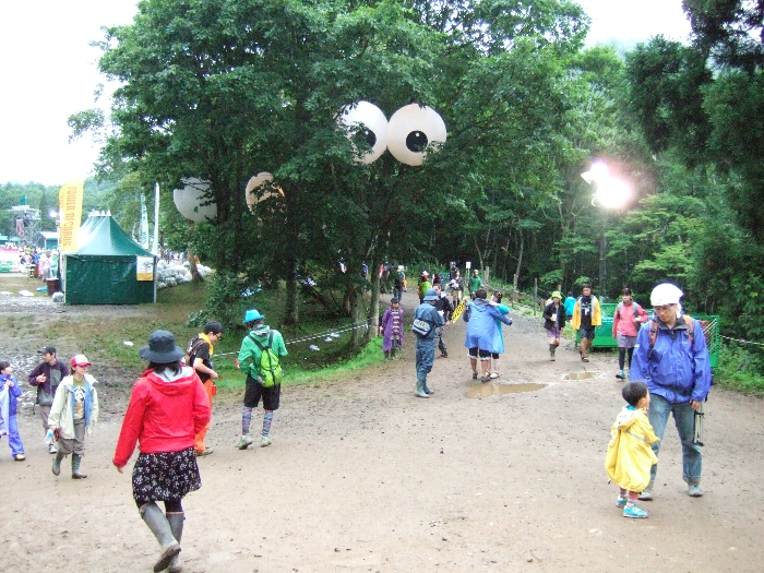 オフィシャルグッズ売り場前。