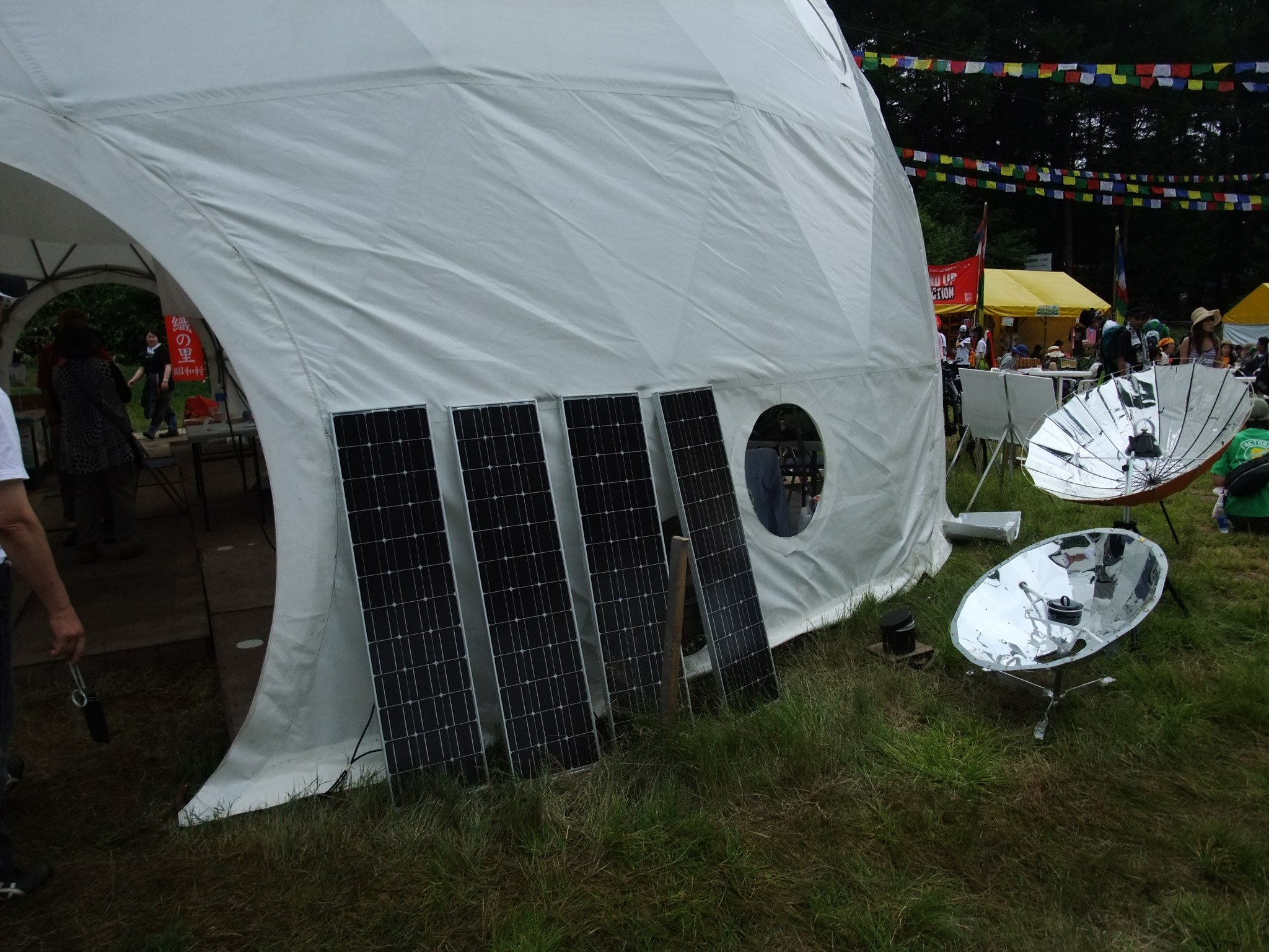 電力は太陽光発電。