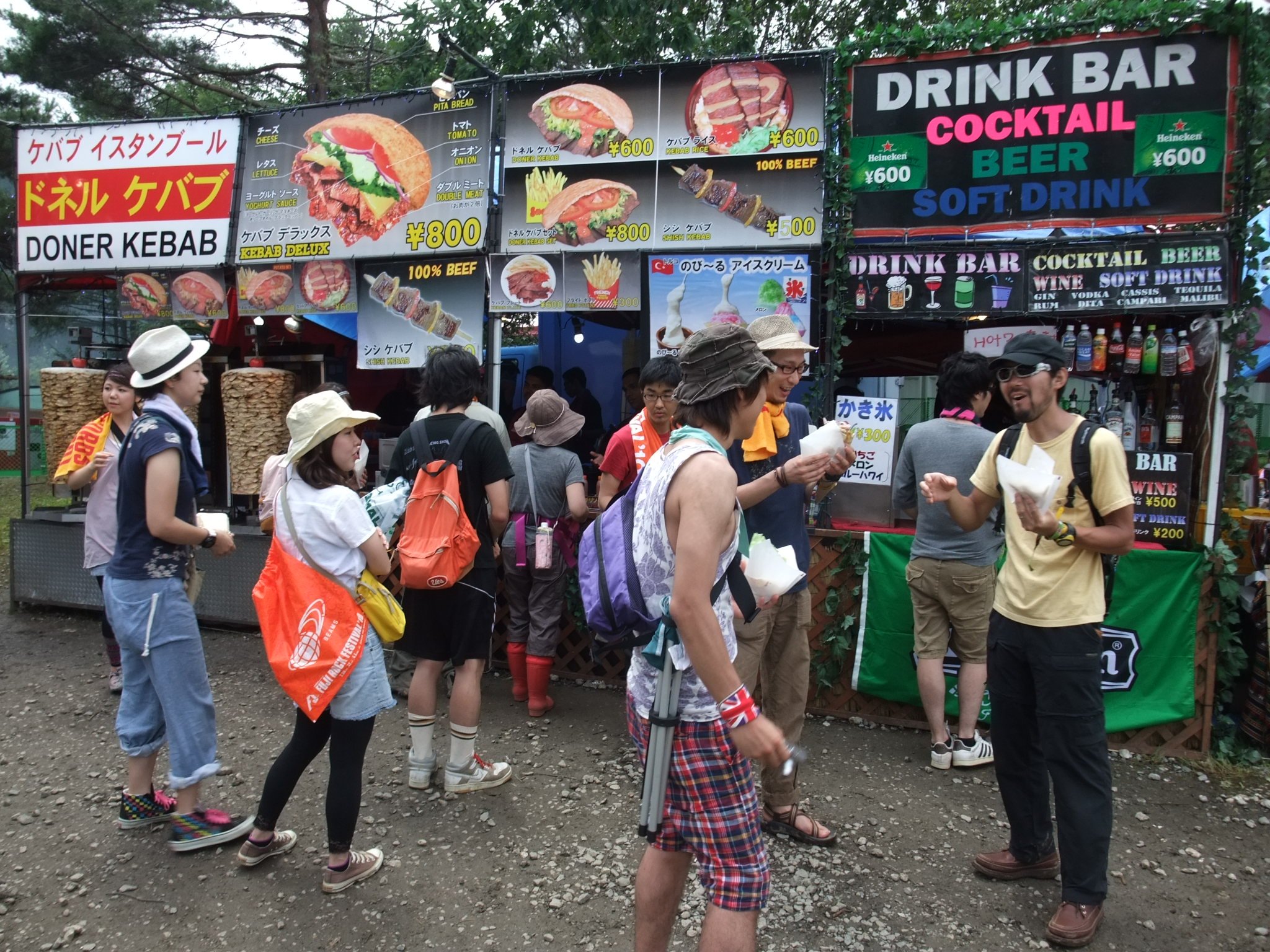 トルコ料理のドネル・ケバブ。