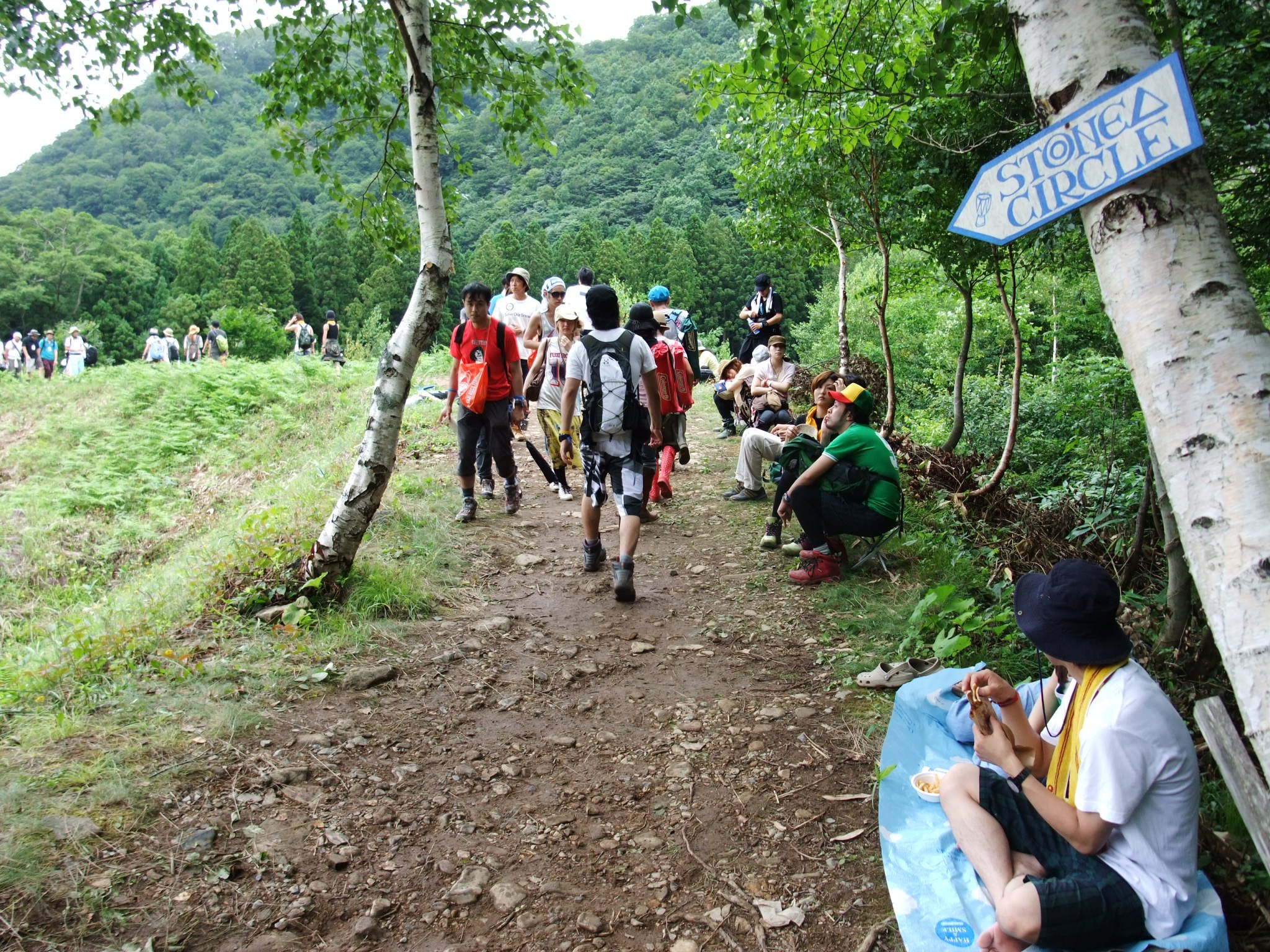 オレンジコートの入り口を右に行くとストーンド・サークル、キャバレーフィエスタ方面へ。