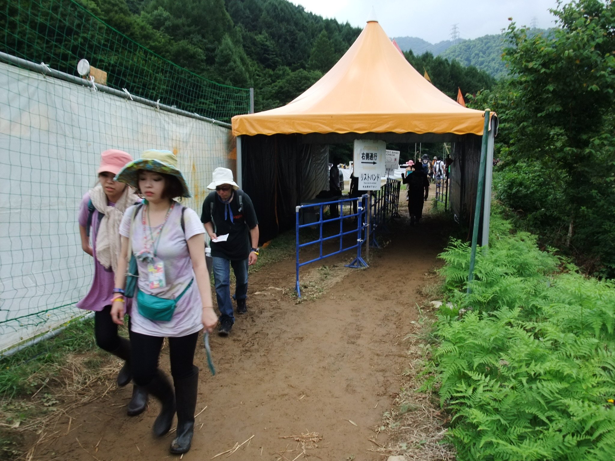 リストバンドのチェックをするところ。