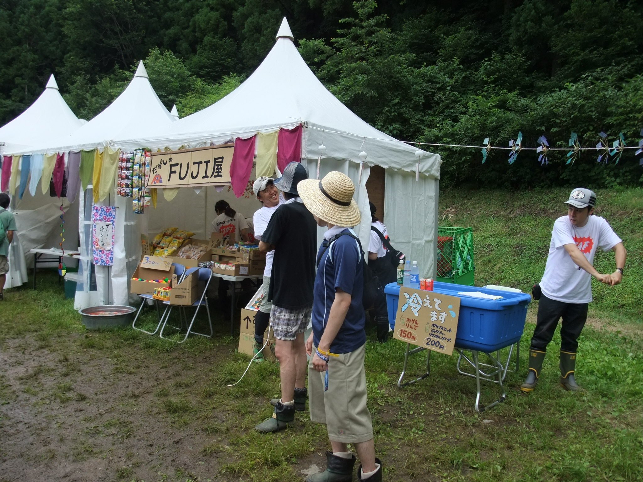 今年からできた駄菓子屋。