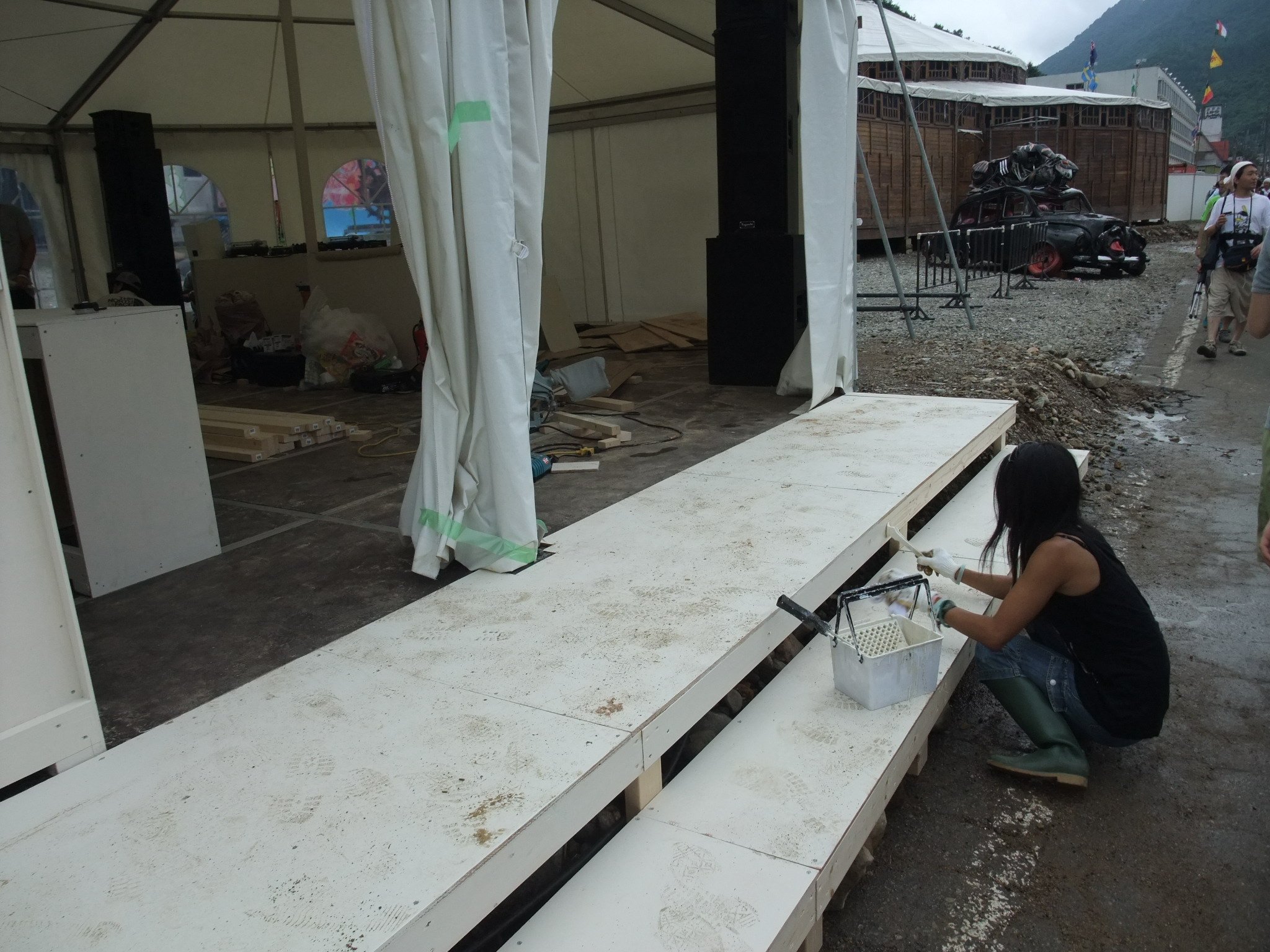 ヴェガス・イン・ミルクは初日でもまだ建設中でした。