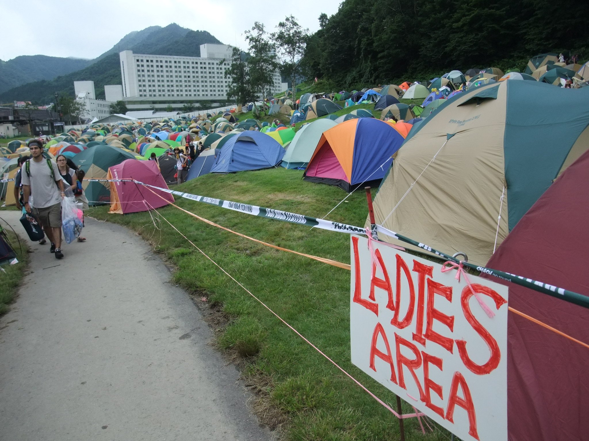 写真の奥まですべてレディースエリア。