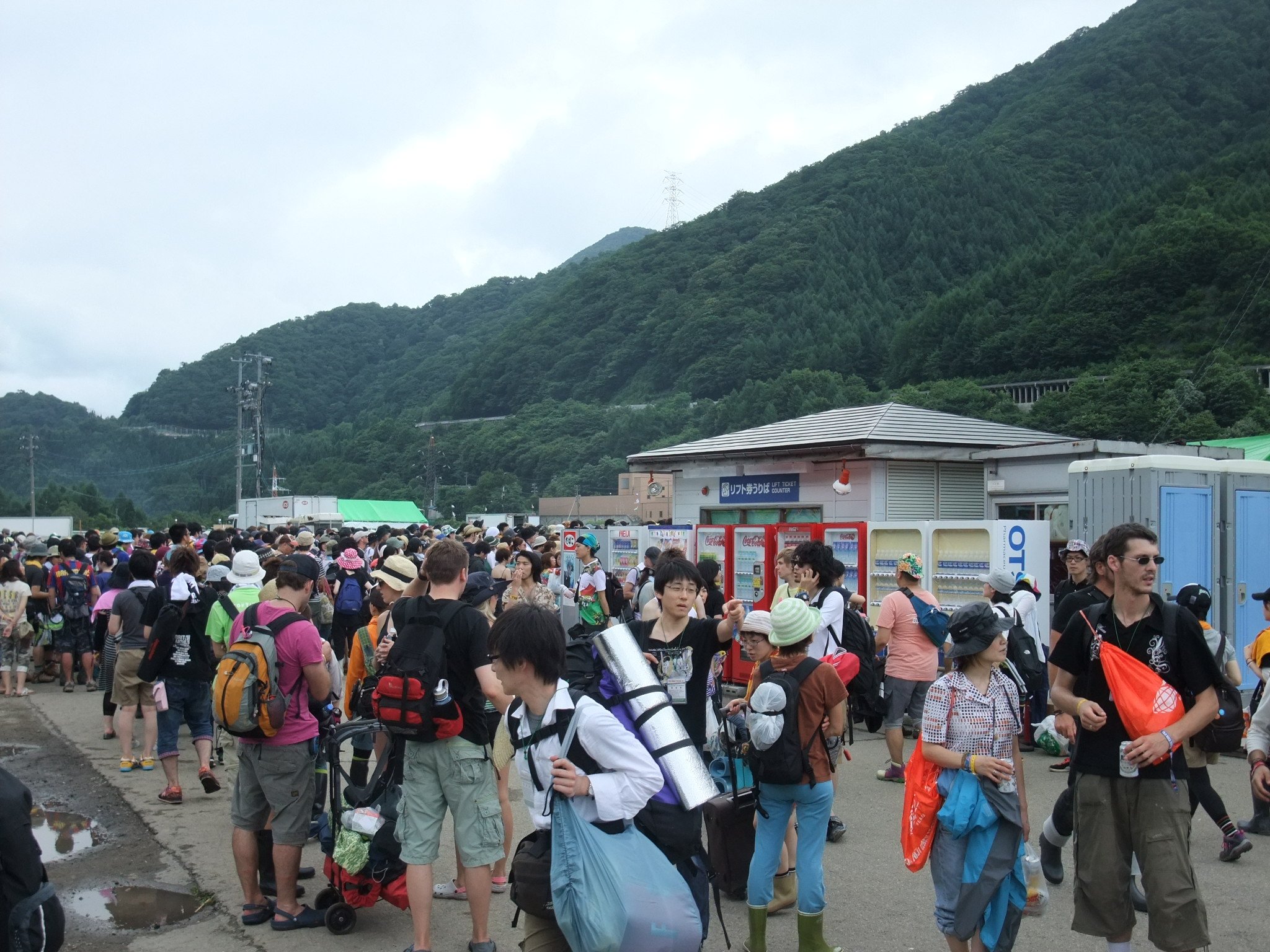 荷物の量はみんな多い。