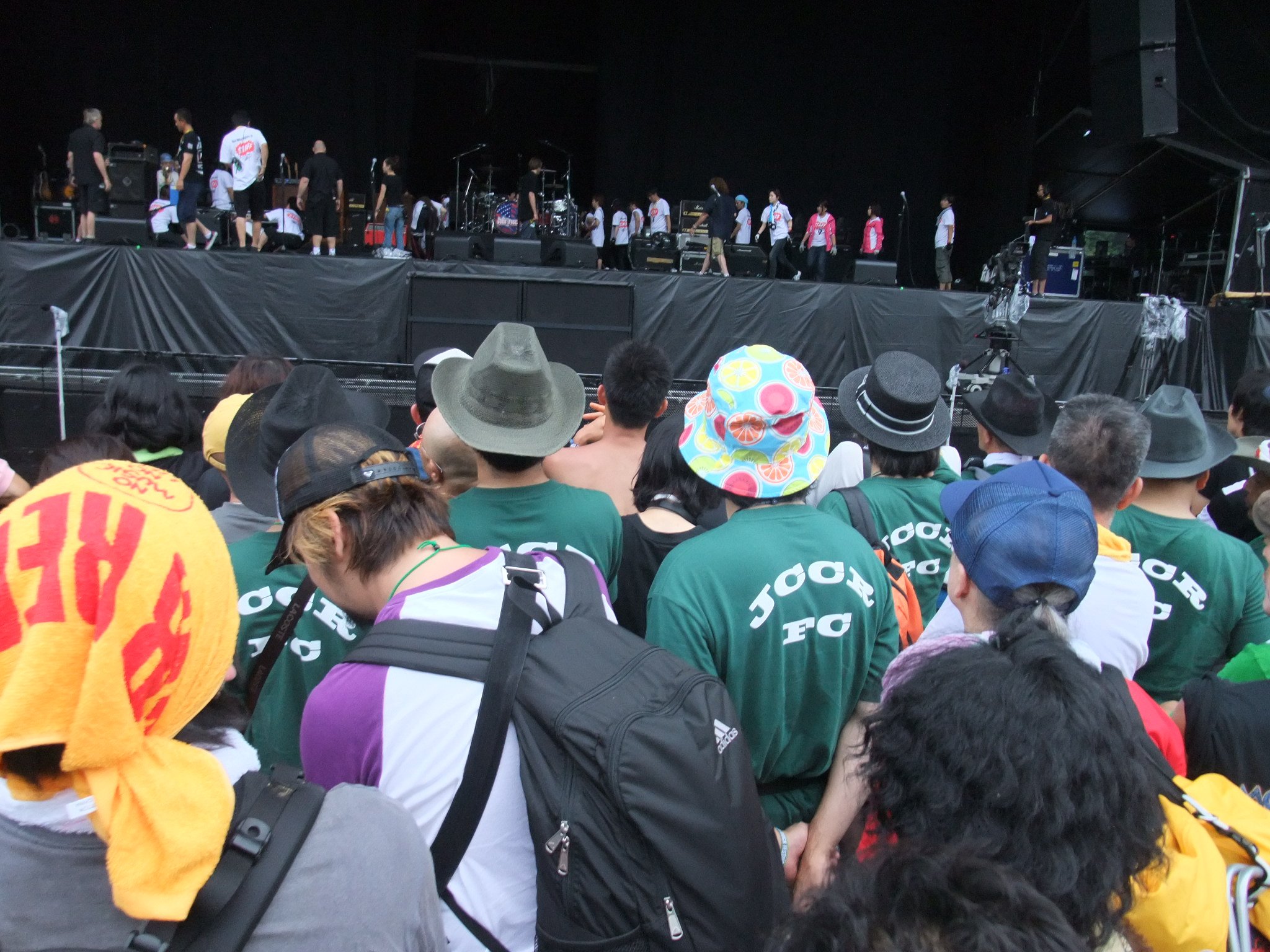 ジョン・フォガティのライブ前、最前列にいたCCRのファンクラブらしき人たち。