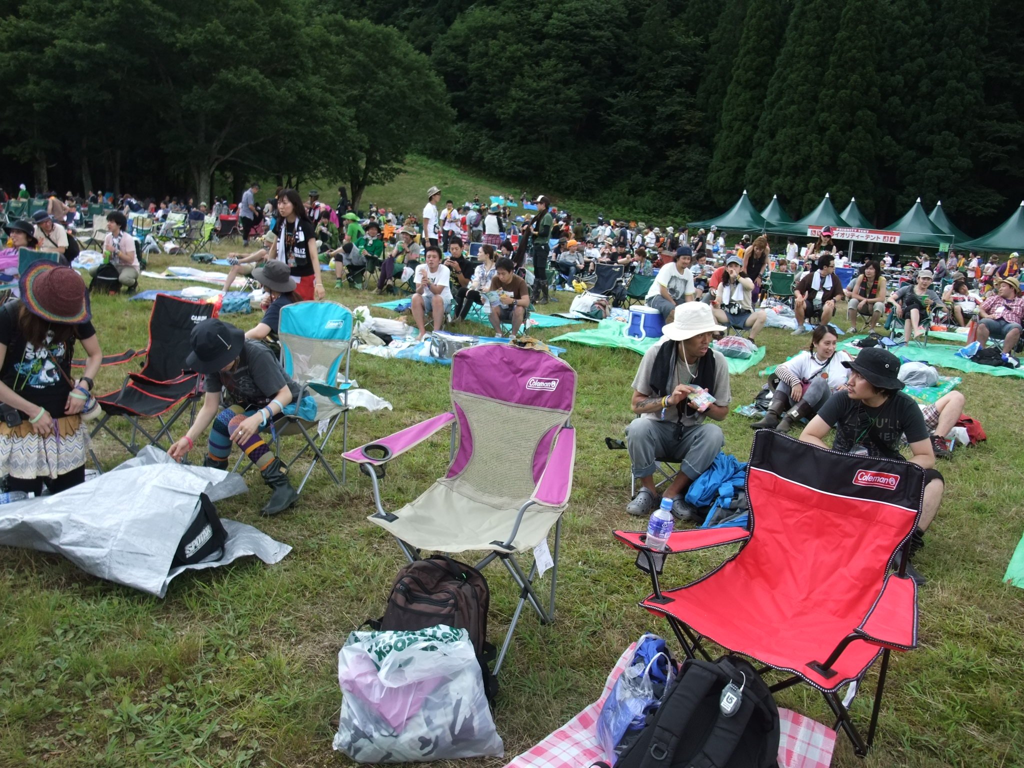 タワーレコード寄り、プライオリティーテントの近く。